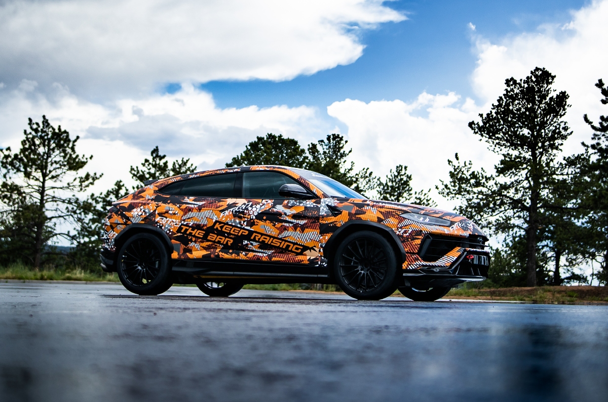 2022 Lamborghini Urus Pikes Peak race car profile